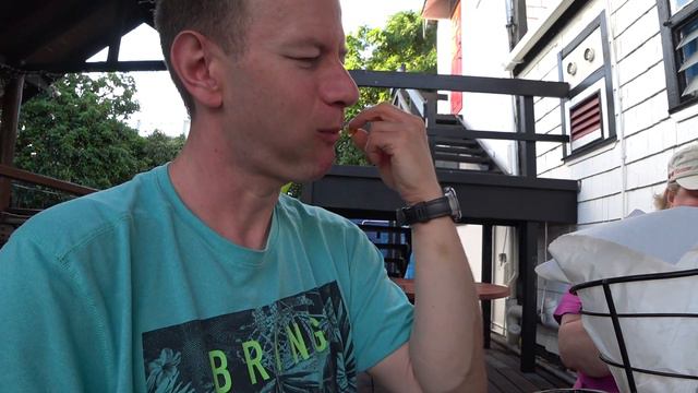 Barbados Travel Vlog - Dinner at Mojo & Shakes at Chefette смотреть онлайн