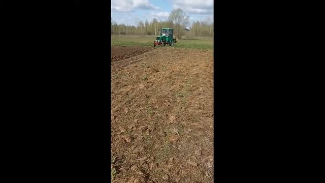 хороший самодельный трактор с плугом пахота смотреть онлайн