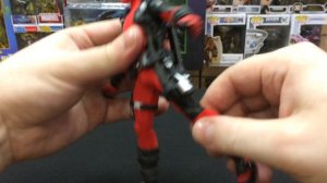 Обзор фигурки Дэдпула — Mezco Marvel Universe 1/12 Deadpool Figure Review