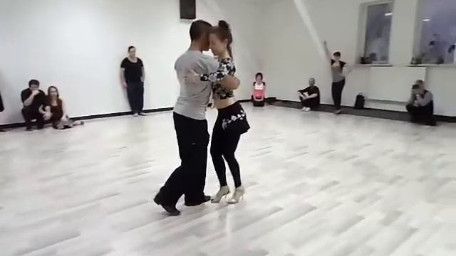 Нани Перальта и Мила Вигдорова. Урок 3. Ритм и энергия. Болео и хиро. смотреть онлайн