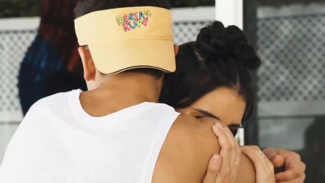 Девушка, скрывающаяся за маской. смотреть онлайн