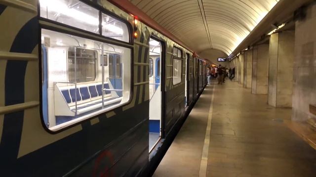 81-717/714.5М Перекраска Московский транспорт На станции Петровско-Разумовская смотреть онлайн
