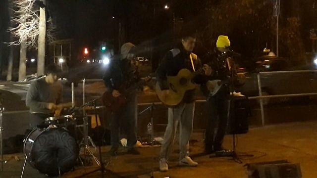 Уличные музыканты в Москве Ст. Метро Измайлово король и шут путник смотреть онлайн