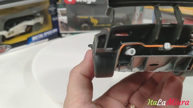 Bburago 1:24 Lamborghini Essenza SCV12 смотреть онлайн