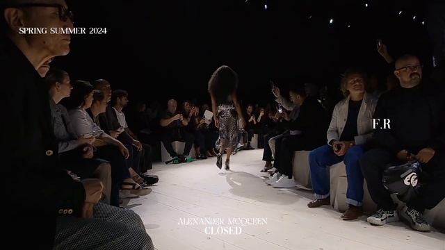 Naomi Campbell | SS24 | Runway Icon смотреть онлайн