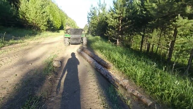 Тащим бревна на самодельном гусеничном вездеходе Леший смотреть онлайн