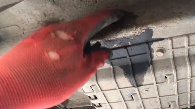 Установка фаркопа на Акцент. смотреть онлайн