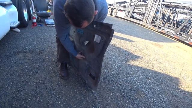 Дальнобой по США. Разобрал салон.Устанавливаем Паркет. Kenworth t-2000. Installing laminate floors смотреть онлайн