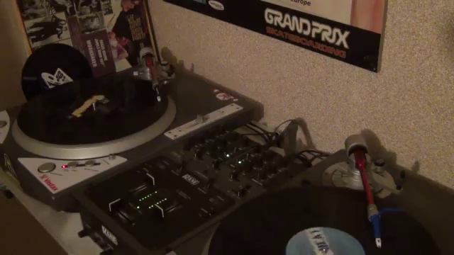 Funky & old schooL смотреть онлайн