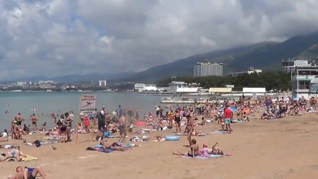 Геленджик. Центральный пляж битком. 22.07.2018 смотреть онлайн