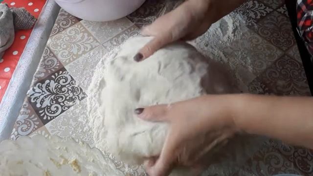 ДОМАШНИЕ ХЛОПОТЫ. ПЕКУ ПИРОГИ смотреть онлайн