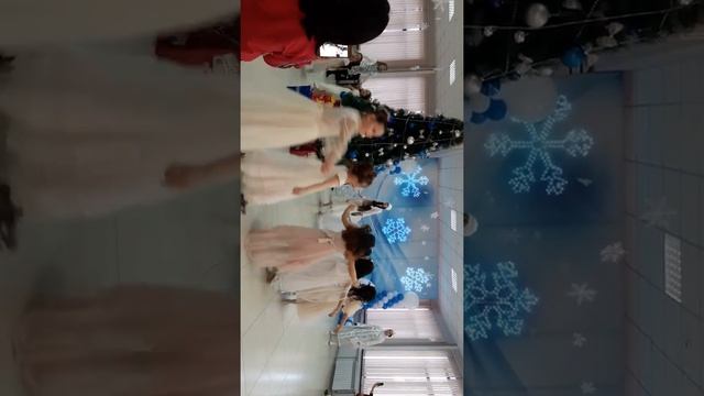 Танец снежинок. Утренник, новый 2020 год. смотреть онлайн