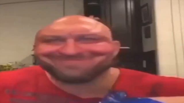 Мужик ест чипсы под тему из Bad Piggies Drip