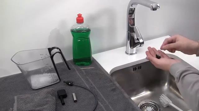 How do I clean the Airnozzle of my VeroCafe Latte?