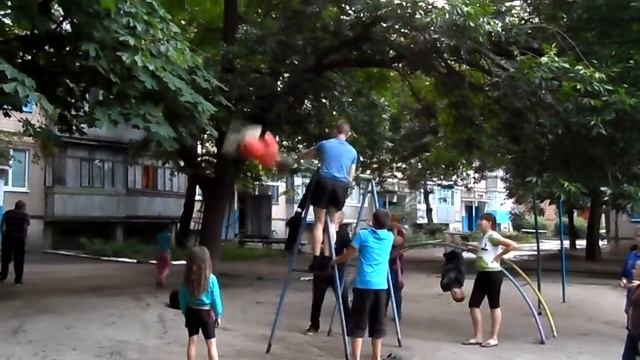Полный оборот на качели. Full turn on the swing. Дети, Кировоград, Пацаева. смотреть онлайн