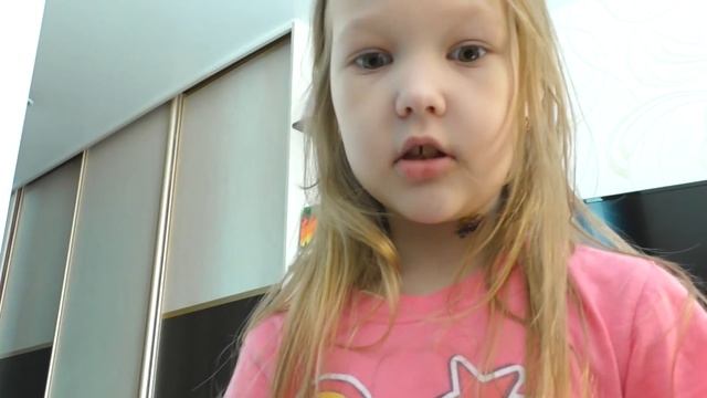 Что в этой коробке? Сестры нашли СТРАШНУЮ КОРОБКУ что внутри? Sisters Family смотреть онлайн