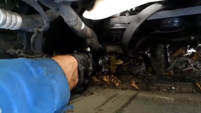 Замена водяной помпы БМВ Е60 мотор М54 2.2 своими руками! смотреть онлайн