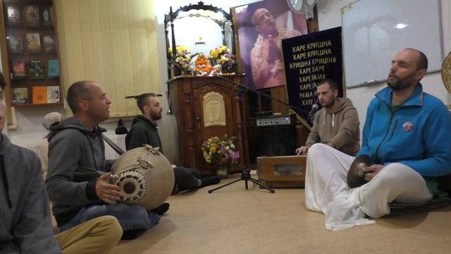 КИРТАН в честь ЕМ Санатана Госвами прабху и матаджи Калавати. Николаев, 9.11.2023 г. смотреть онлайн