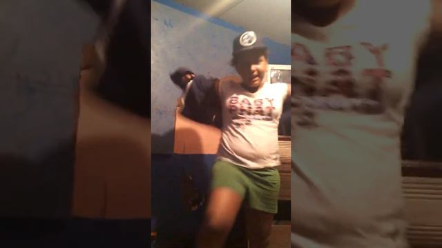 Girl tries to sing Carly rae Nelson "want you bac смотреть онлайн