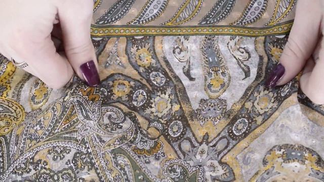 ТКАНЬ ДЕВОРЭ СЕРО БЕЖЕВОГО ЦВЕТА С ЭТНИЧЕСКИМ ОРНАМЕНТОМ смотреть онлайн