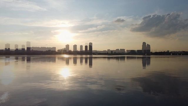 Закат в Большом Строгинском Затоне смотреть онлайн