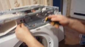 Разбираем стиральную машину Zanussi FE925, part 3. снимаем кнопку питания.