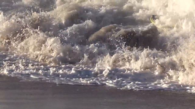 Surfing PERFECT river wave and GNARLY skim wedge !!! смотреть онлайн