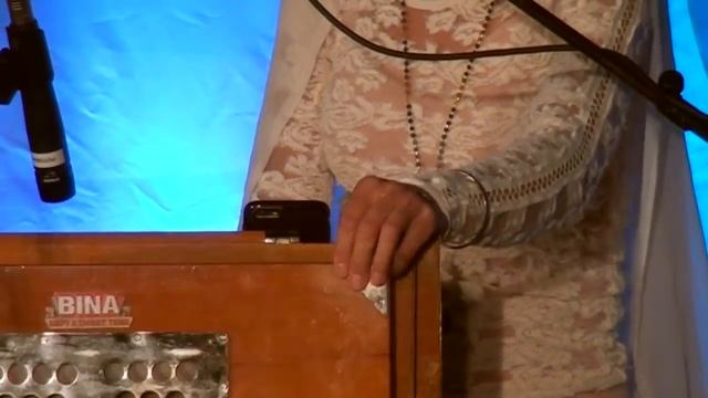 Simrit Sings Dhan Baba Naanak Live at Sat Nam Fest East смотреть онлайн