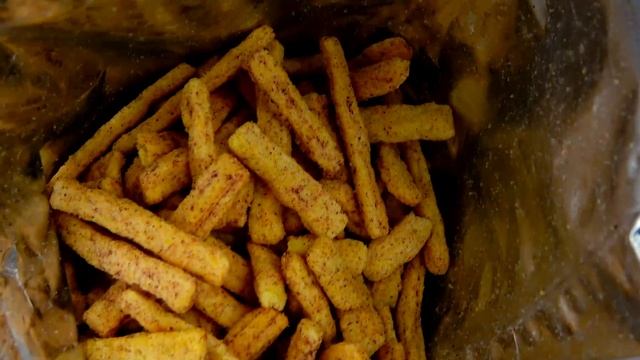 NEW Peeps Lindt Oreo Pringles Cotton Candy Kit Kat Chocolate Filled Marshmallows Cella's Candy Lay' смотреть онлайн