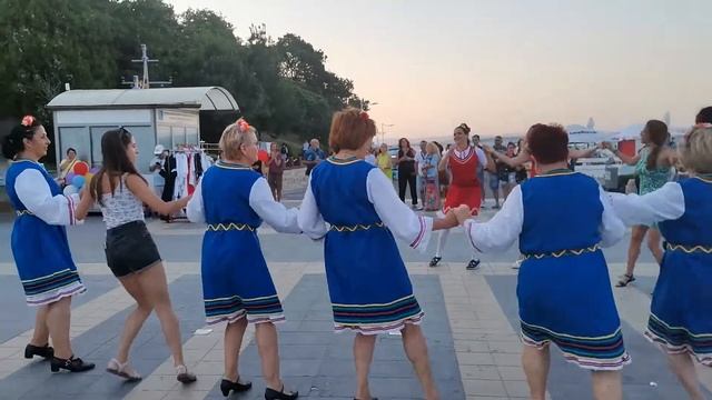 ''Опа, опа та бузуки'' пред моста в Бургас - 25 юли 2021 смотреть онлайн