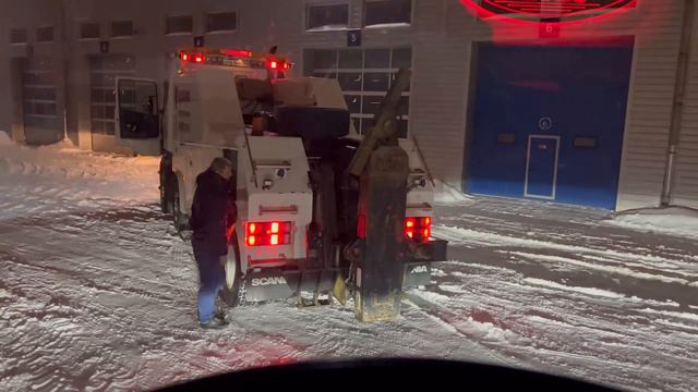 ПРИЕХАЛ ДЕЛАТЬ ТО И ЗАСТРЯЛ⚡️ТАСКАЛИ ВСЕМ ЧЕМ МОЖНО смотреть онлайн