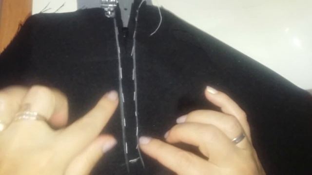 Вшиваем молнию в юбку. Способ "с размещением по центру". Урок №9. смотреть онлайн