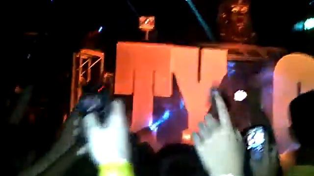 tyga live in glasgow "the motto freestyle" смотреть онлайн
