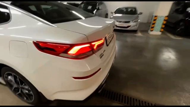 Автомобили в продаже, цены и комплектации в описании.