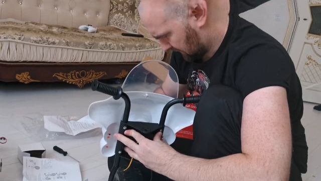 Распаковка и сборка детского мотоцикла скутера // распаковка игрушек для детей смотреть онлайн