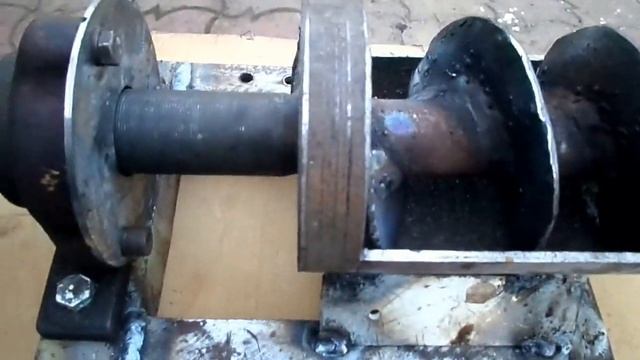 Садовый измельчитель шнековый. смотреть онлайн