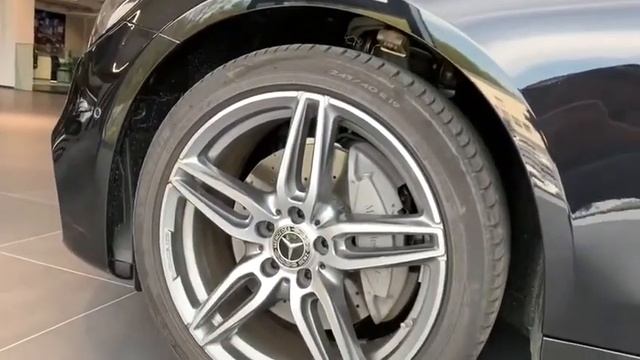 Der neue Mercedes-Benz E200 AMG Line 4MATIC bei der Garage Weilenmann AG in Schaan смотреть онлайн