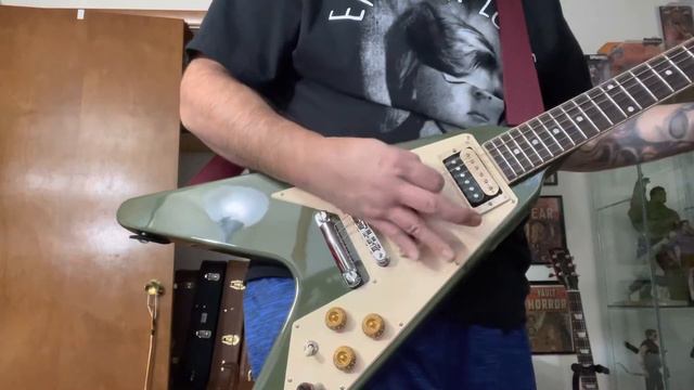 Creeping Death 2021 Gibson “70’s” Flying V Exclusive OD Green смотреть онлайн