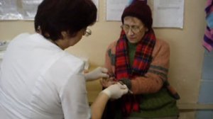 Кровь из пальца на анализSDC10260