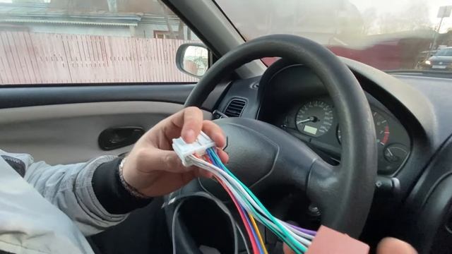 Замена штатной магнитолы на Mitsubishi Carisma / AURA AMH-78DSP смотреть онлайн