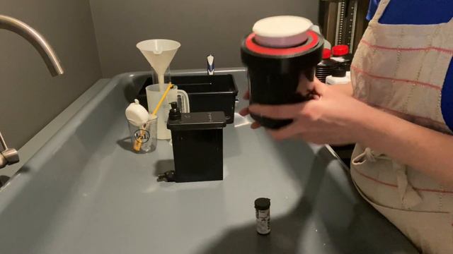Développer un film argentique- Part 1-le chargement, la chimie - Проявка пленки-часть 1-фотореактив смотреть онлайн