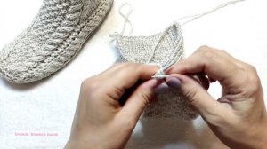 ? Носки-тапки с необычной боковой стенкой➡️ МК на двух спицах, без шва на подошве ?