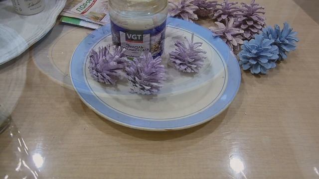 СВОИМИ РУКАМИ. Новый год не за горами. Декор, красим шишки. смотреть онлайн