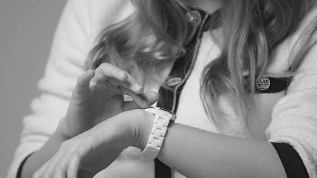 Lily-Rose Depp and the J12 Watch. It’s All About Seconds – CHANEL Watches смотреть онлайн