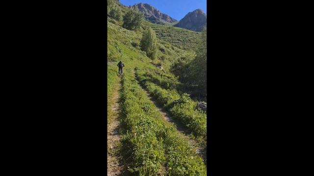 Бурхан Булак из Текели на велосипеде смотреть онлайн