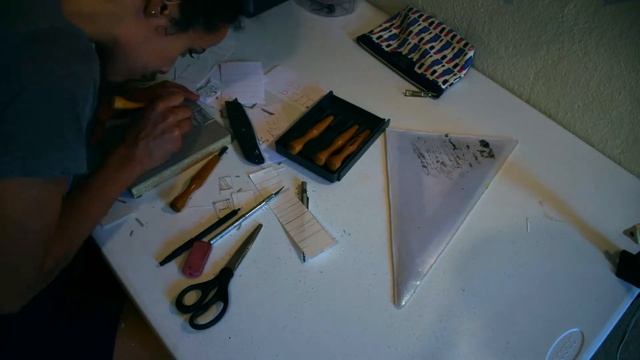 Carving Letters on a Linoleum Block - Timelapse смотреть онлайн