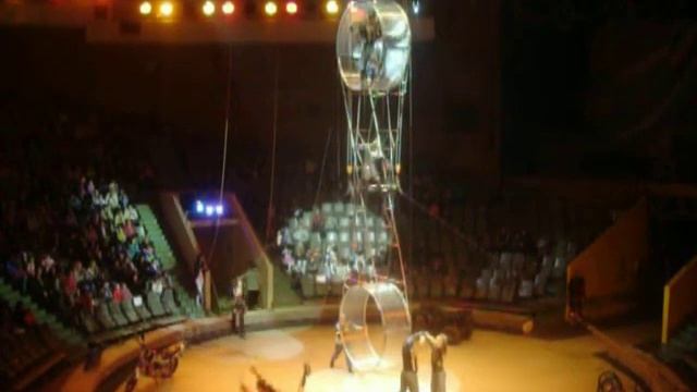 Колесо смерти. Вогоградский цирк передрал у Дю Солей! смотреть онлайн