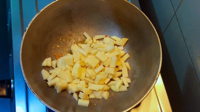 Simple and quick to make chili garlic potato fry l Easy potato recipes смотреть онлайн