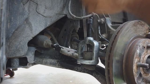 DIY ช่างน็อต Ep:11 เปลี่ยนลูกหมากคันชักนอก Mazda 2 DE смотреть онлайн