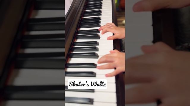 Skater’s Waltz (piano by Vymoon) смотреть онлайн